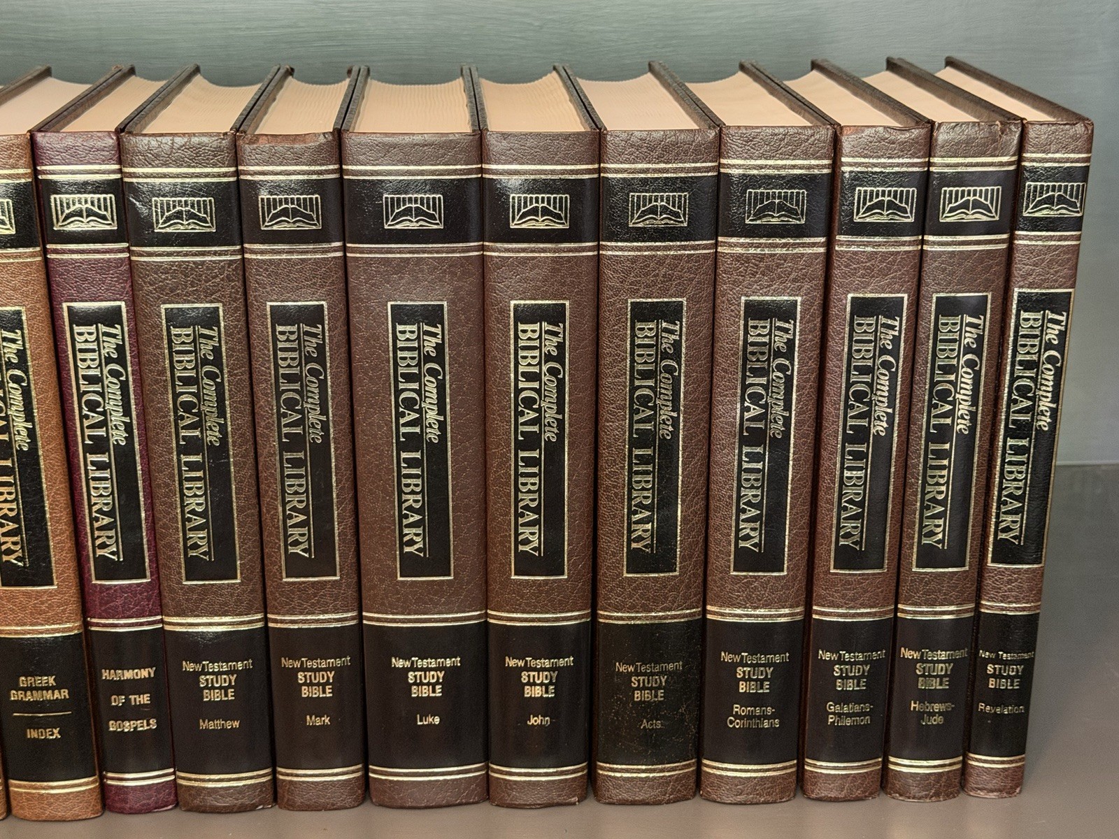 The Complete Biblical Library of the New Testament – 100% full set in 17 volumes
