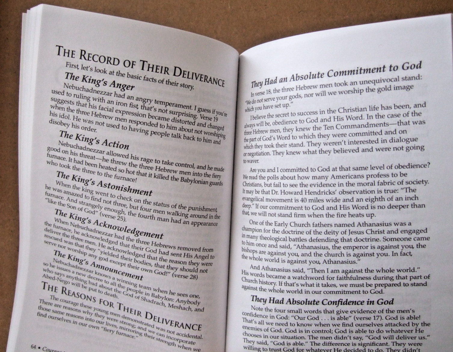 SET OF 4 DR. DAVID JEREMIAH STUDY GUIDES COURAGE TO CONQUER + 1CD